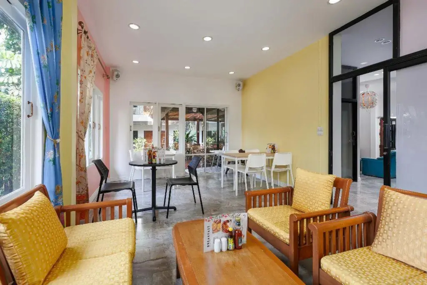 Charlie House Pinklao