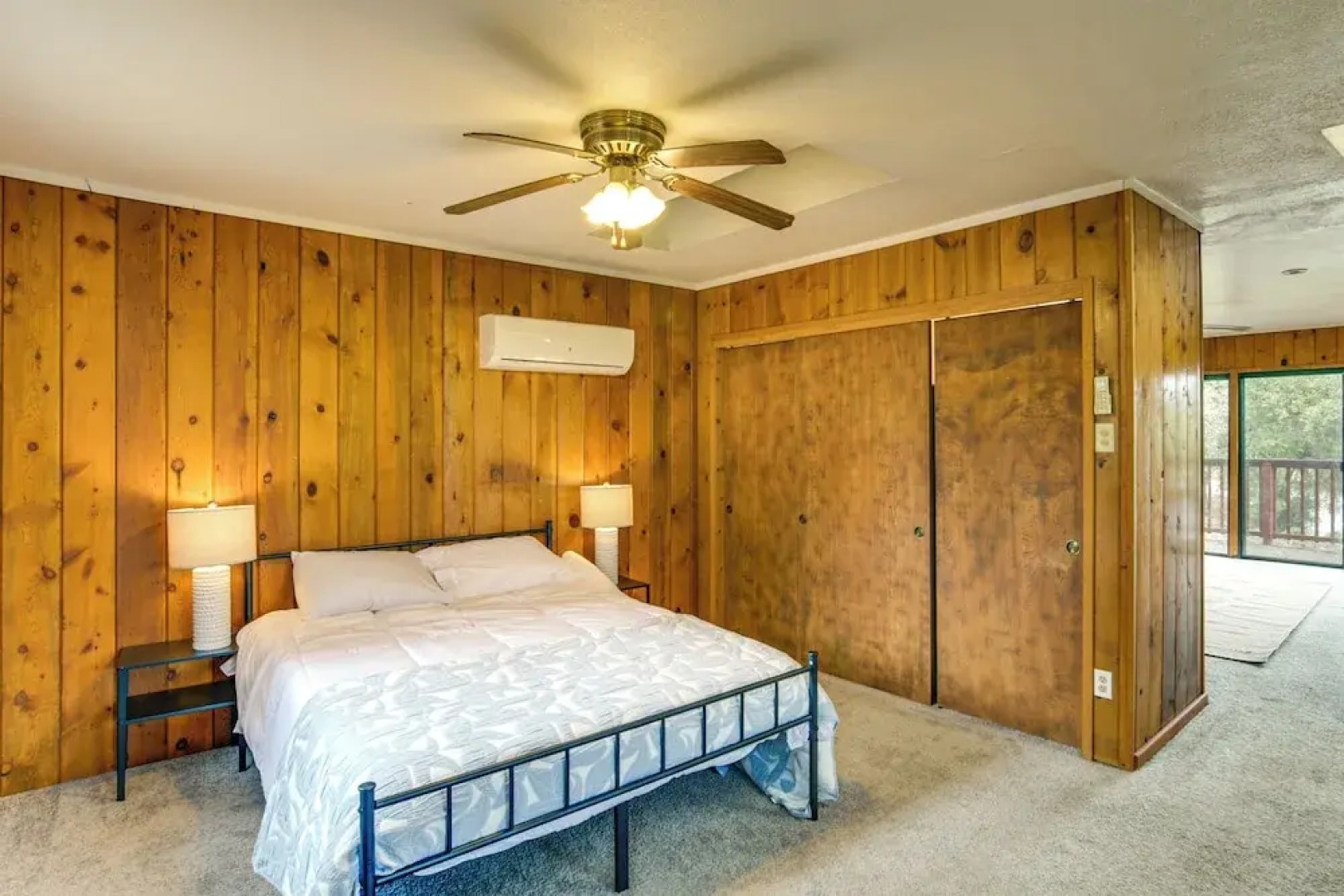 5 Mi to Lake Oroville: Huge Riverfront Home!