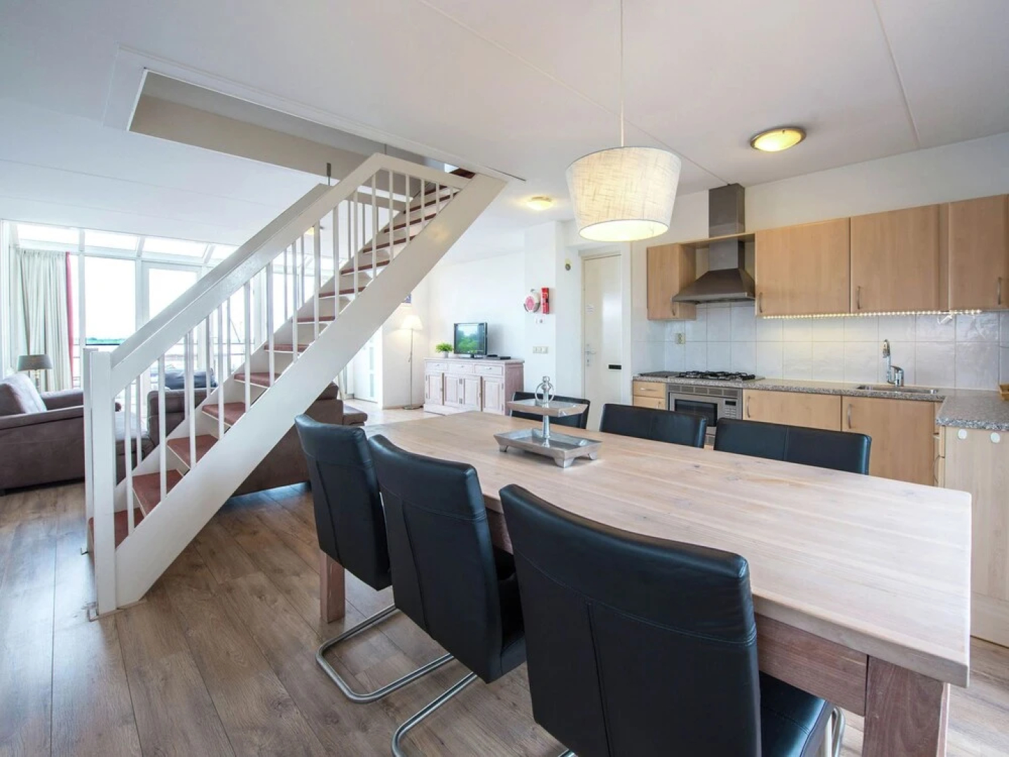 Tidy apartment with dishwasher, close to Amsterdam