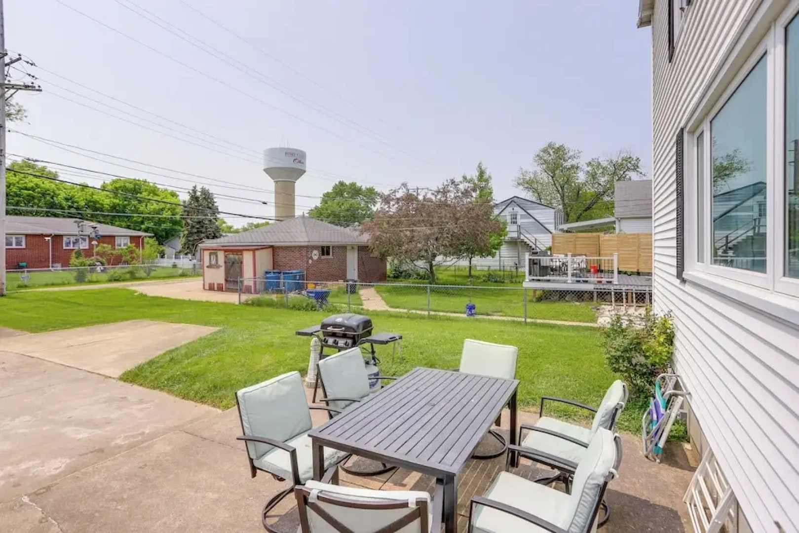 Home w/ Screened-in Porch < 1 Mi to Lake Erie