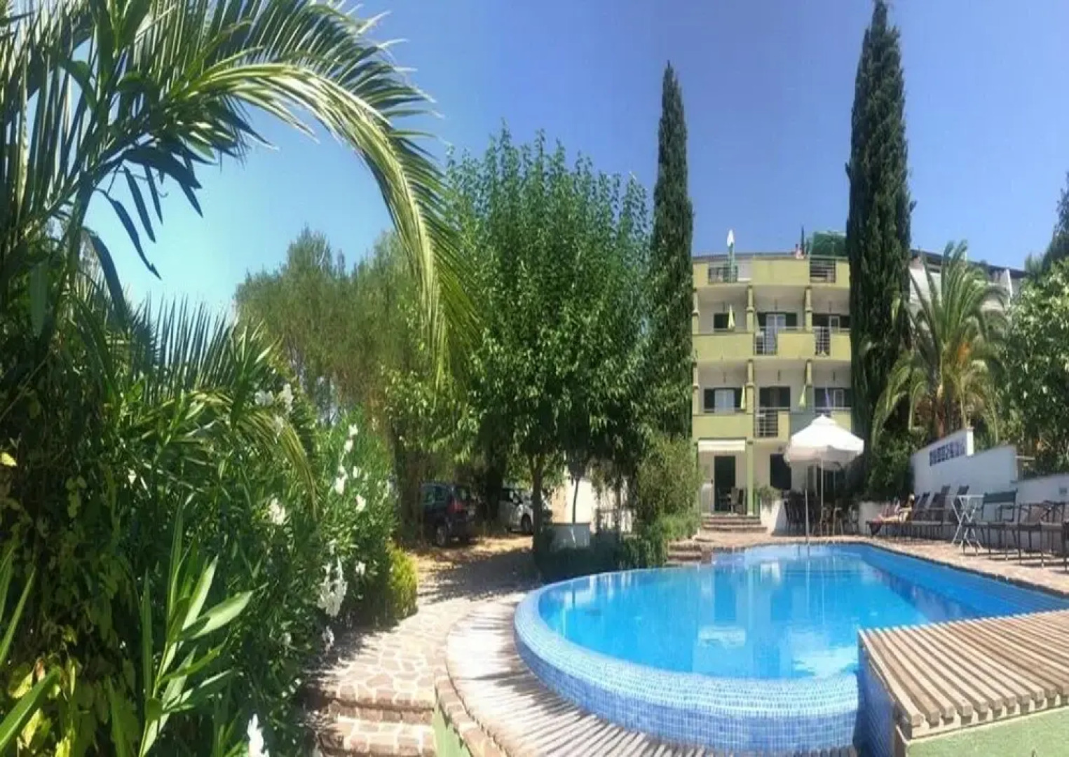 Viola - With Pool - A8