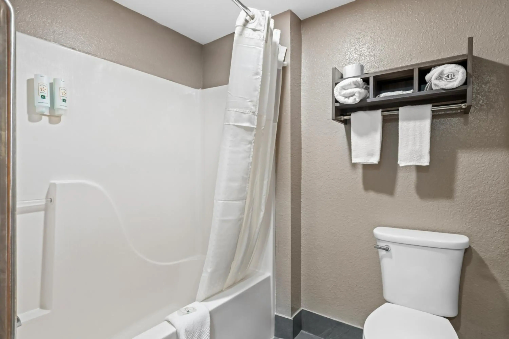 Quality Inn & Suites Biloxi - Ocean Springs