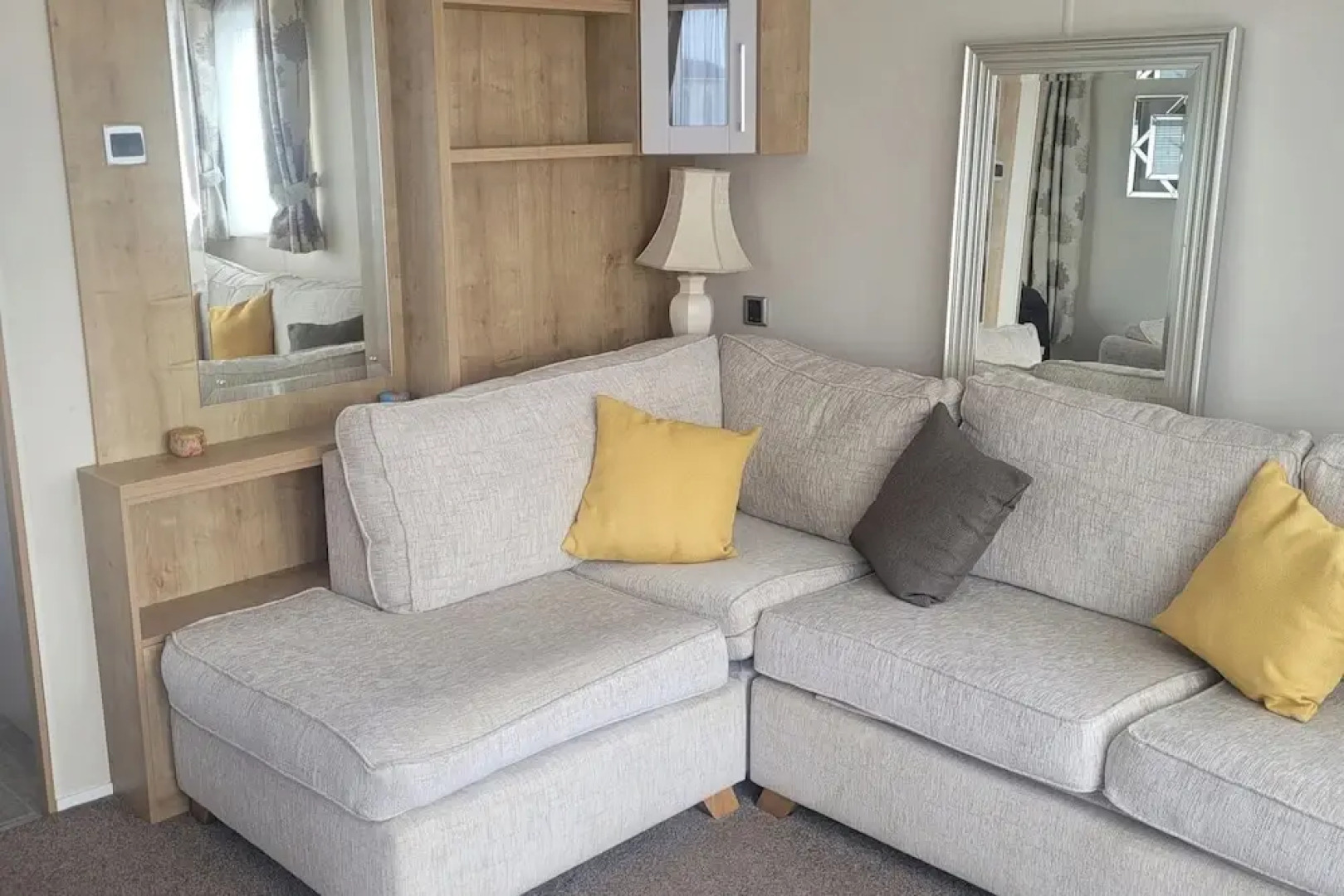 Beachside Holiday Retreat - Sleeps 6 & Parking