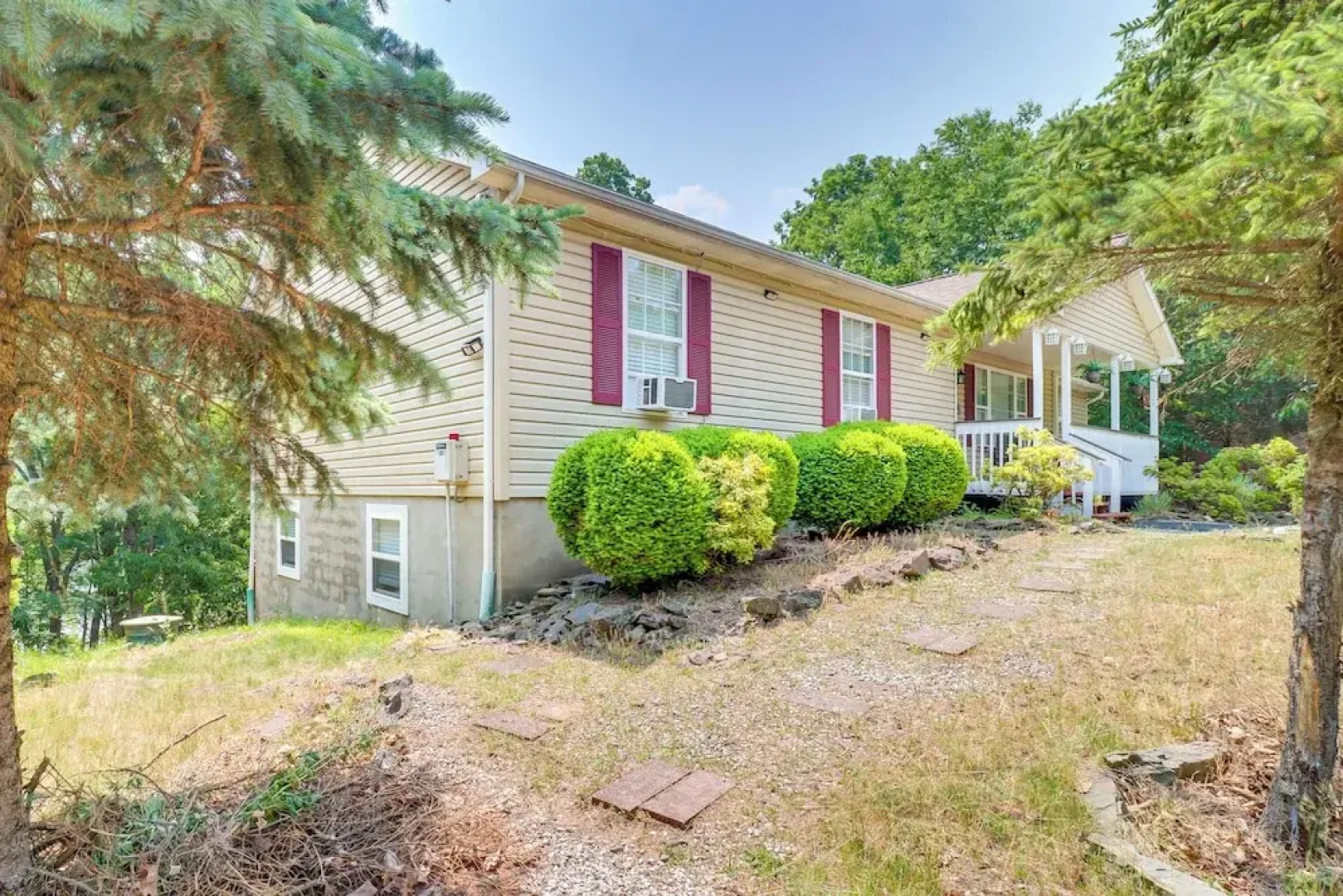 Gas Grill, Lake Access: Scenic Poconos Retreat!