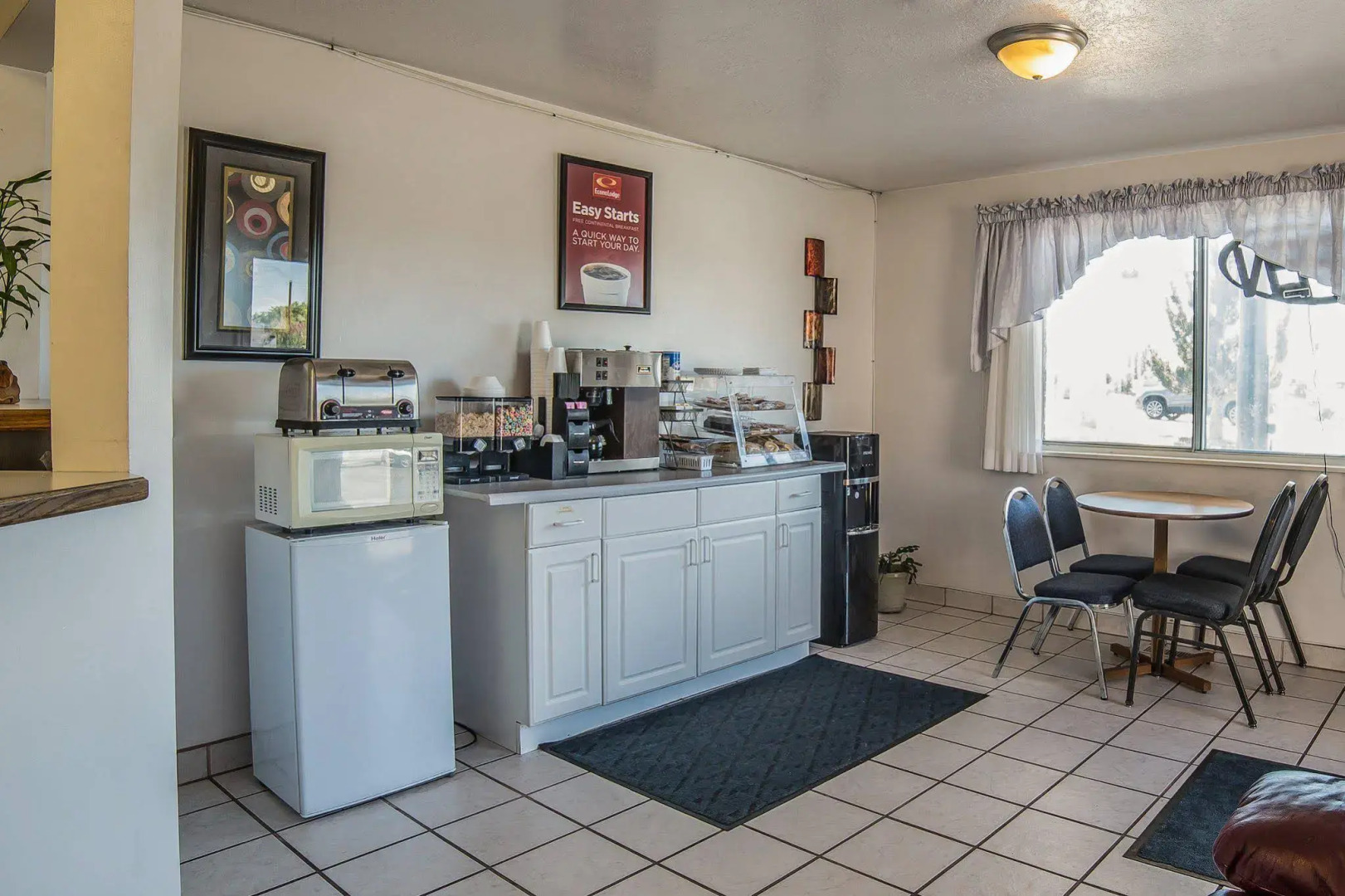 Ameri-Stay Inn & Suites