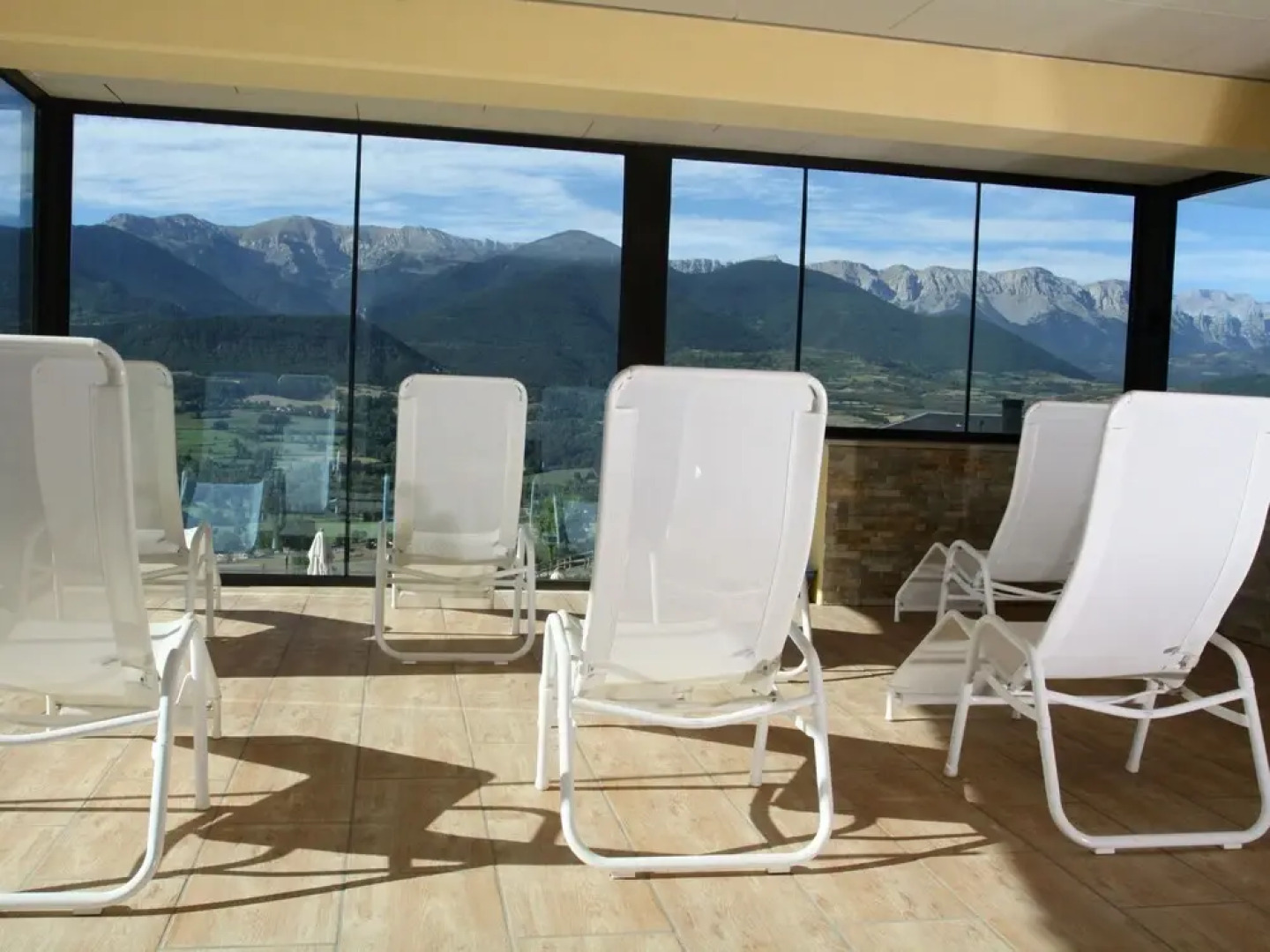 Scenic Bungalow With a Fireplace in the Middle of the Pyrenees