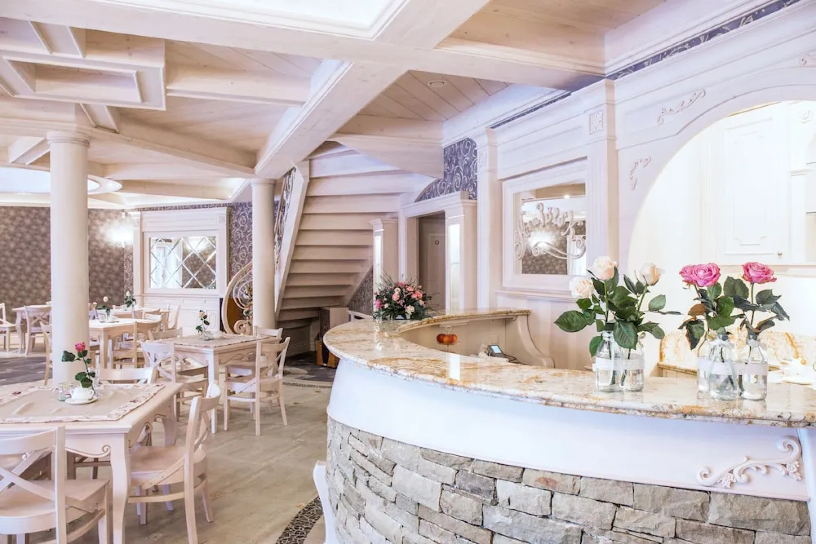 KRUPÓWKA MOUNTAIN RESORT - Widokowy hotel z basenami i wellness