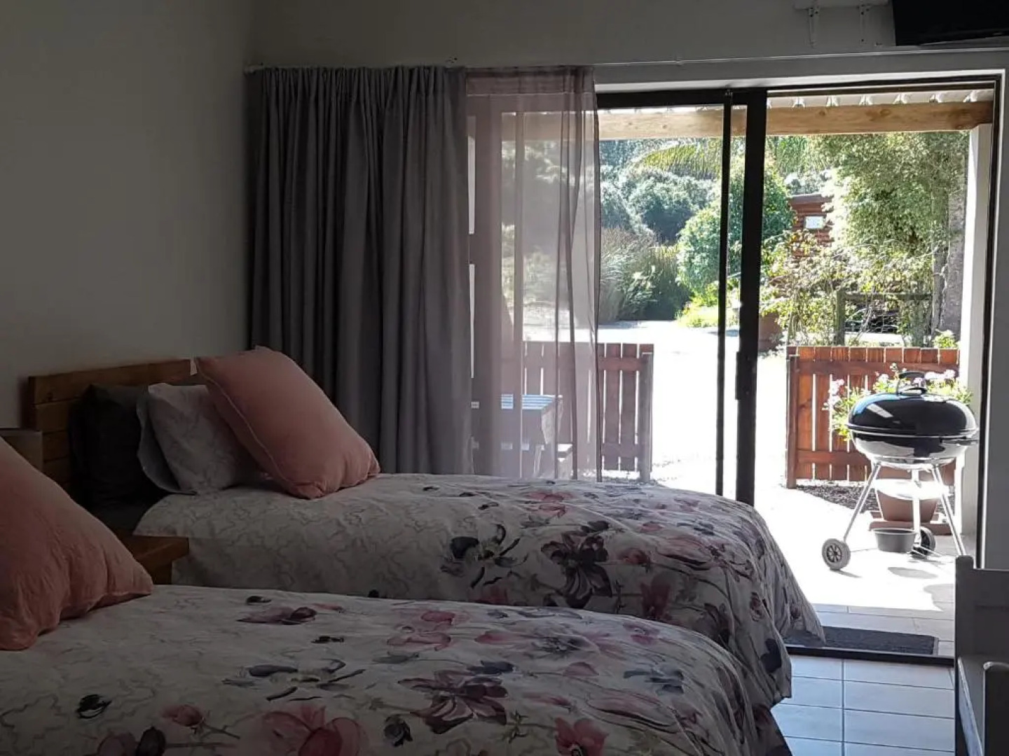 Mountain Breeze Log Cabins