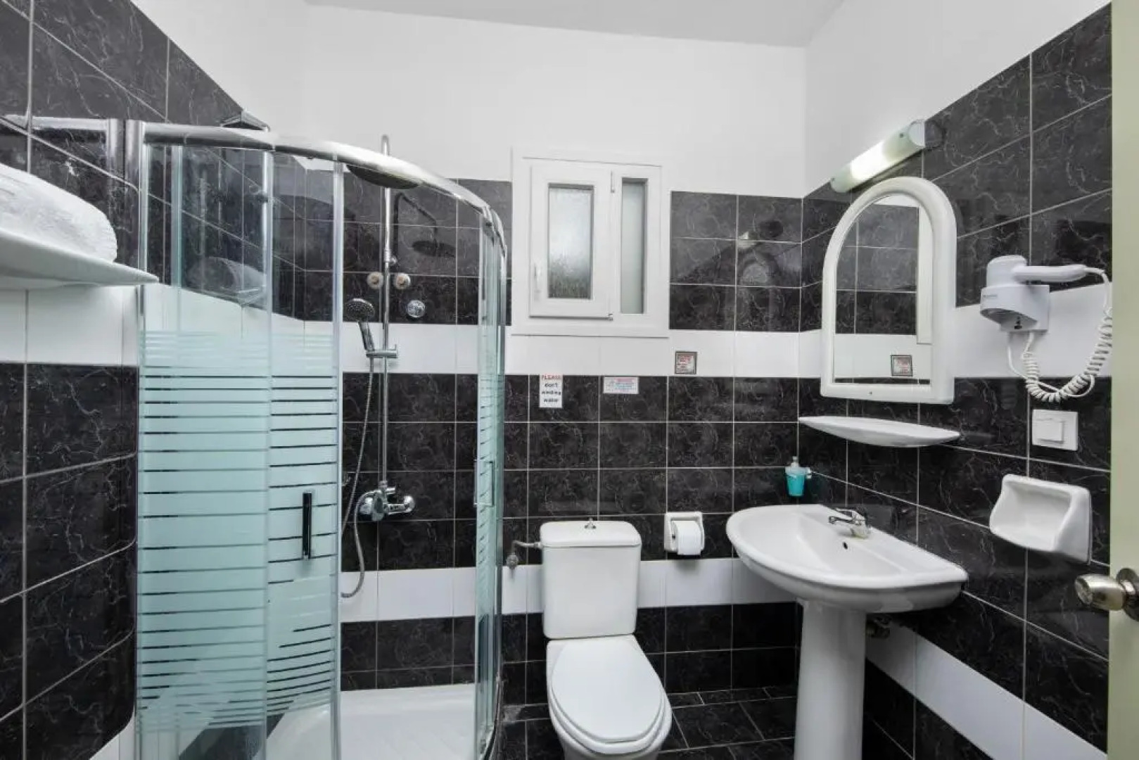 Villa Paradiso: Near beach, superb pool and garden