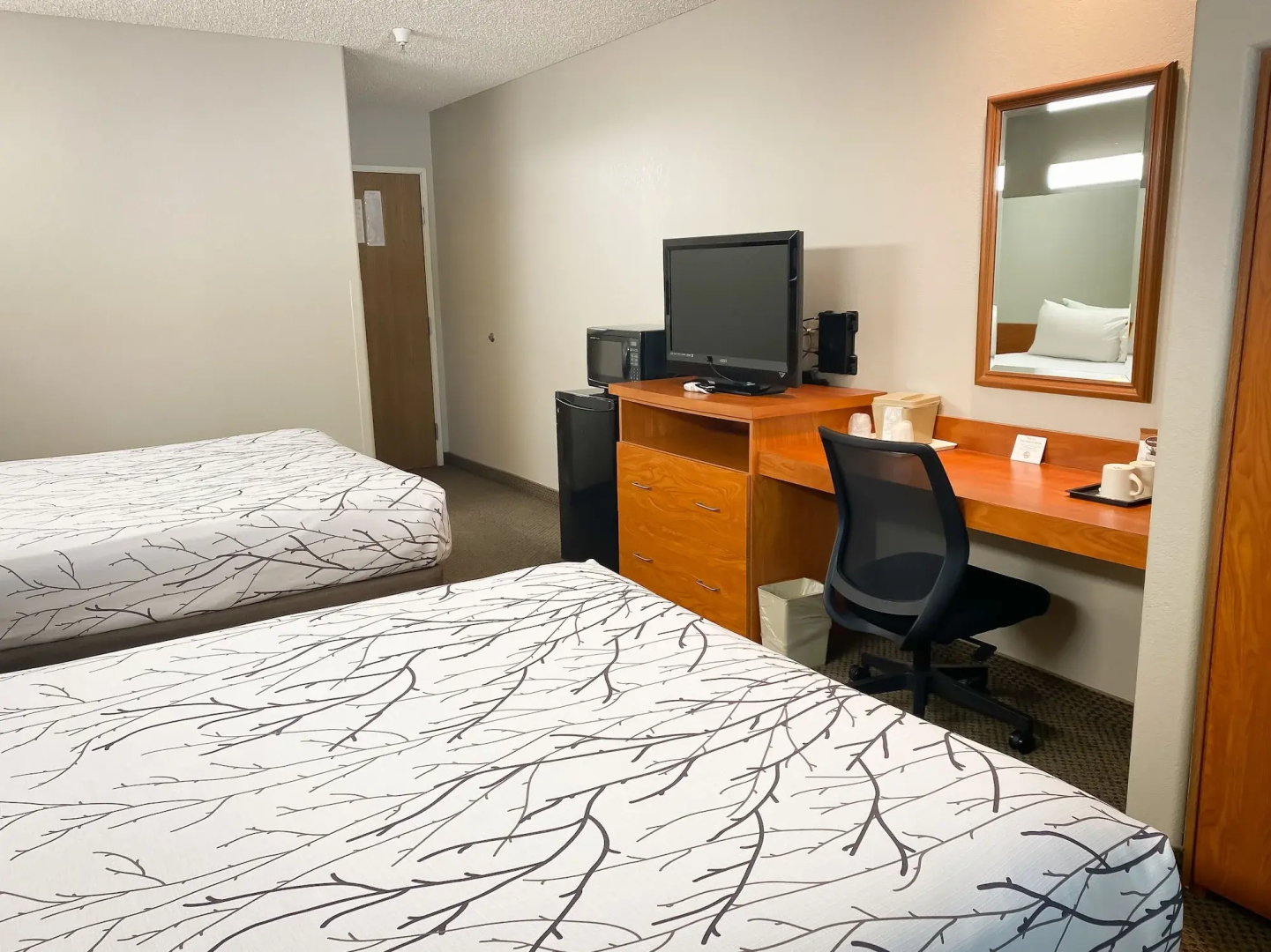 Monument Inn & Suites