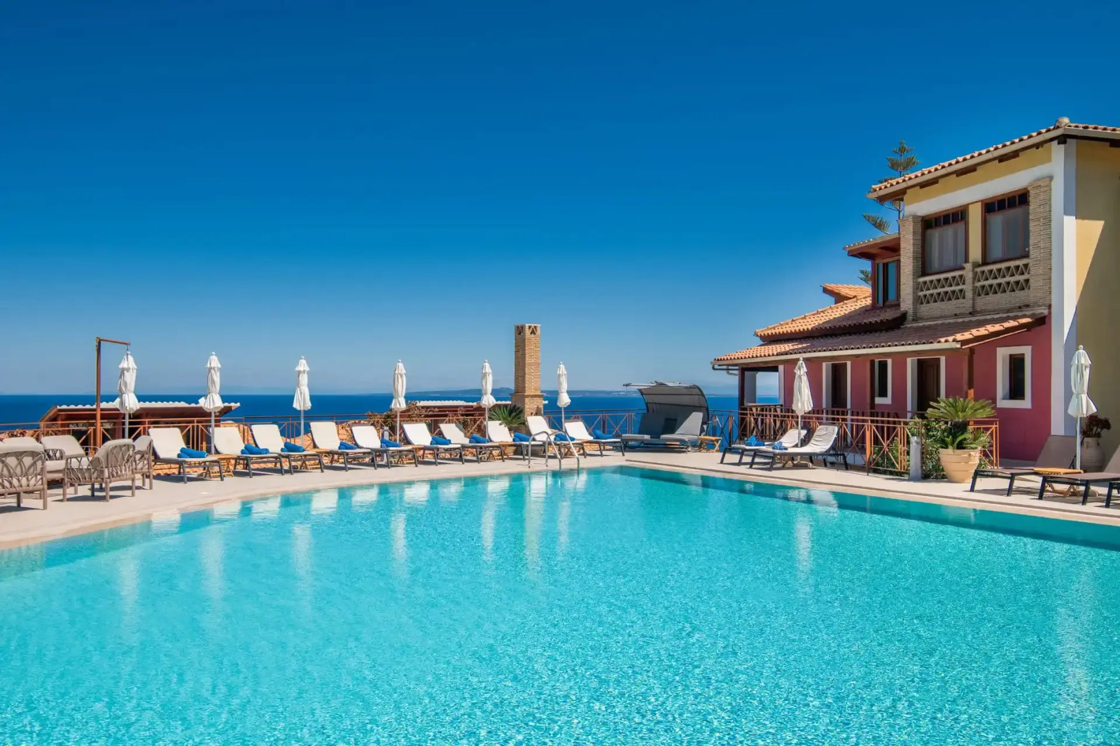 Sea View Village - Studios & Apartments