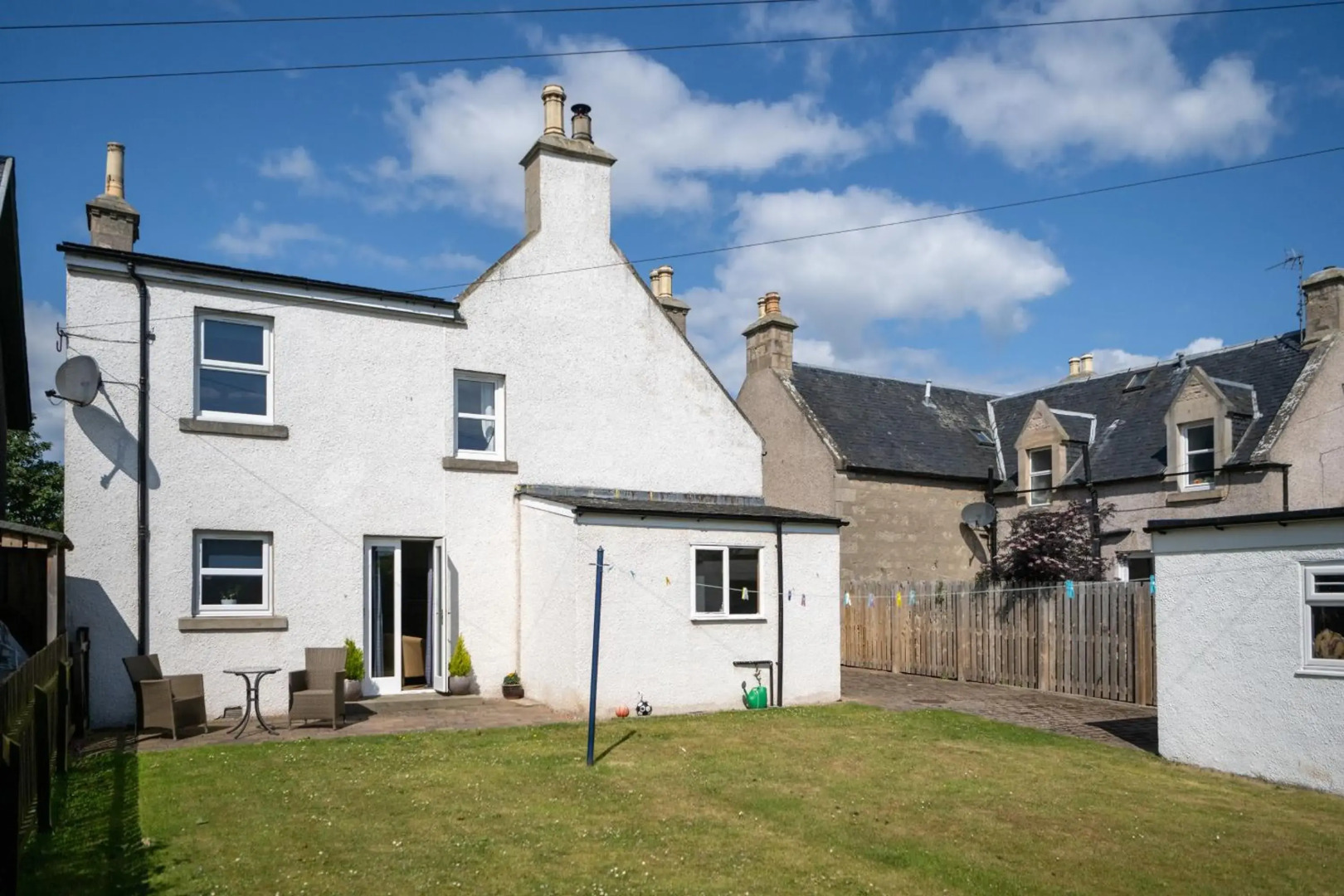 Seaview House - A Traditional Home by the Beach