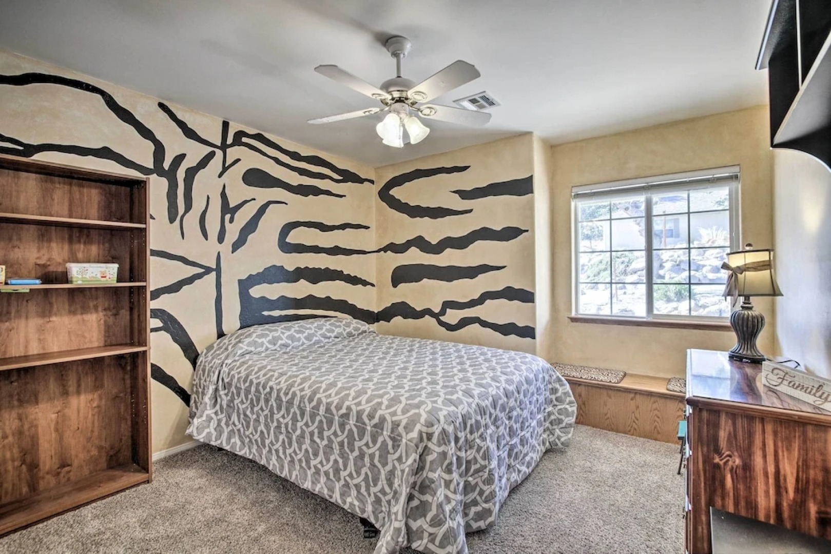 Welcoming Tehachapi Home w/ Deck & Grill!