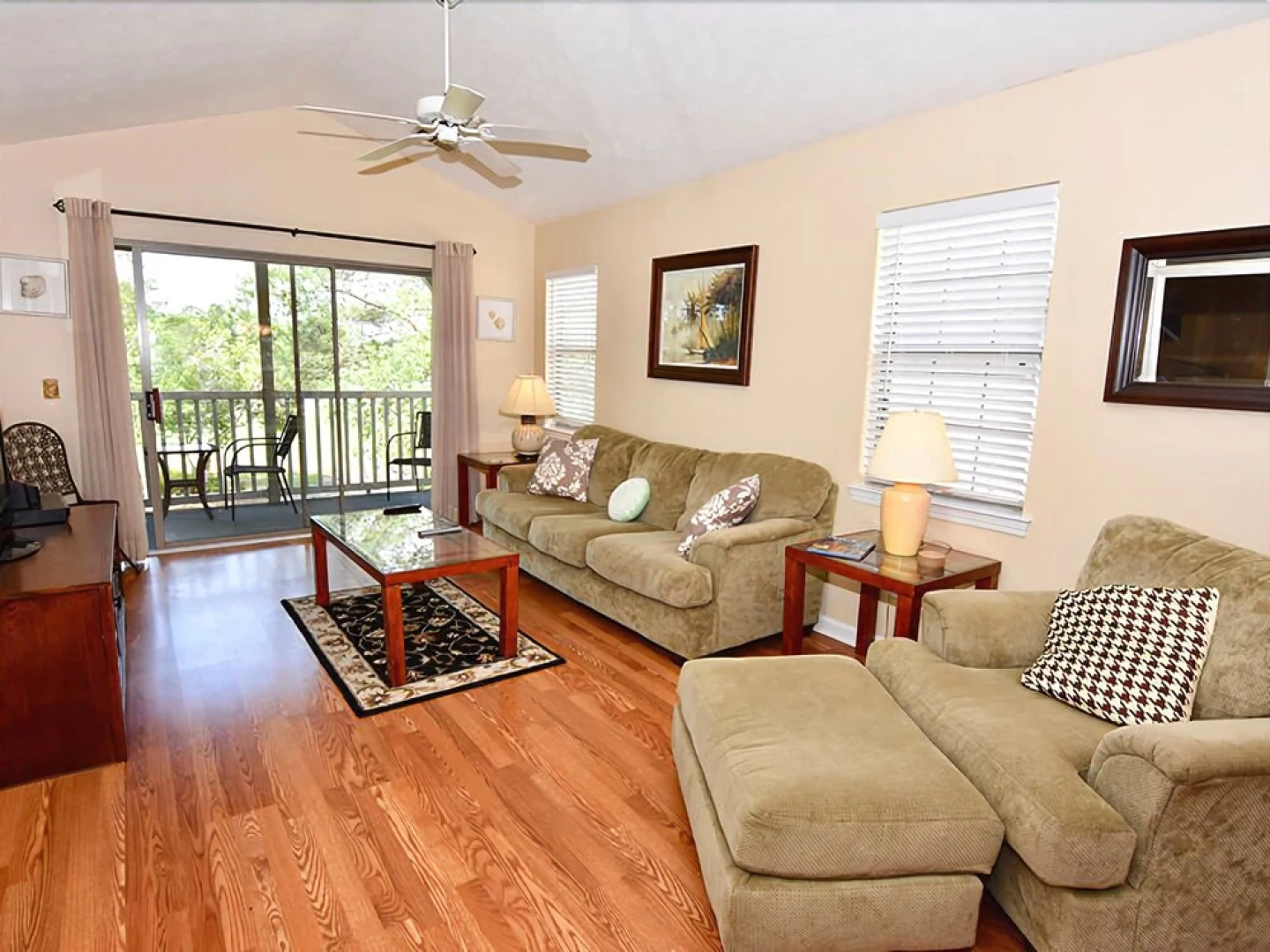 #19h L/O True Blue 2 Bedrooms 2 Bathrooms Condo