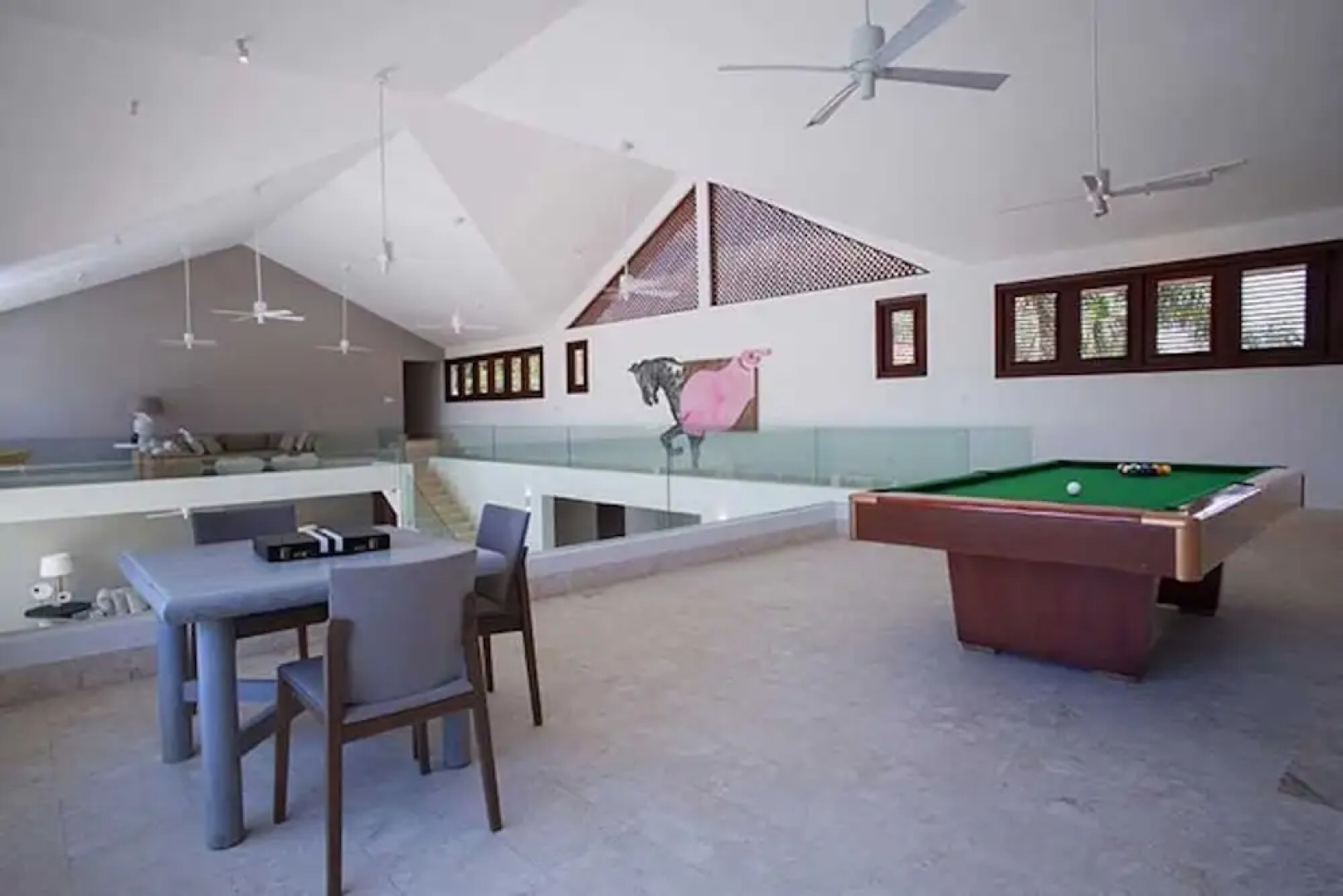 Casa B Institutional