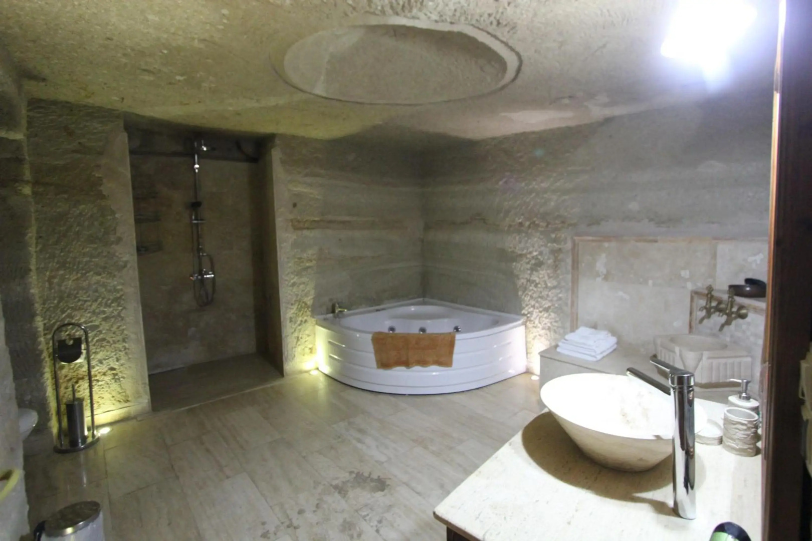 Family Cave Suites Hotel