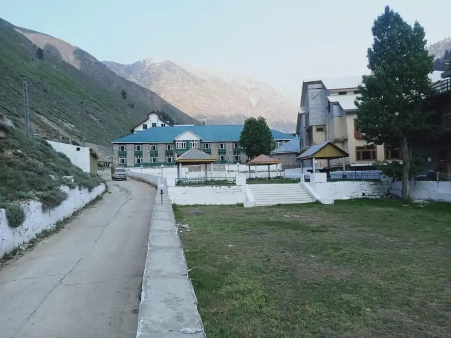 Troutland Hotel Naran