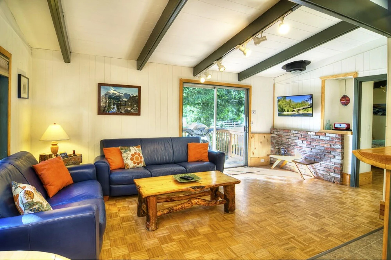 Riverside Ranch - Two Bedroom Bungalow with Hot Tub