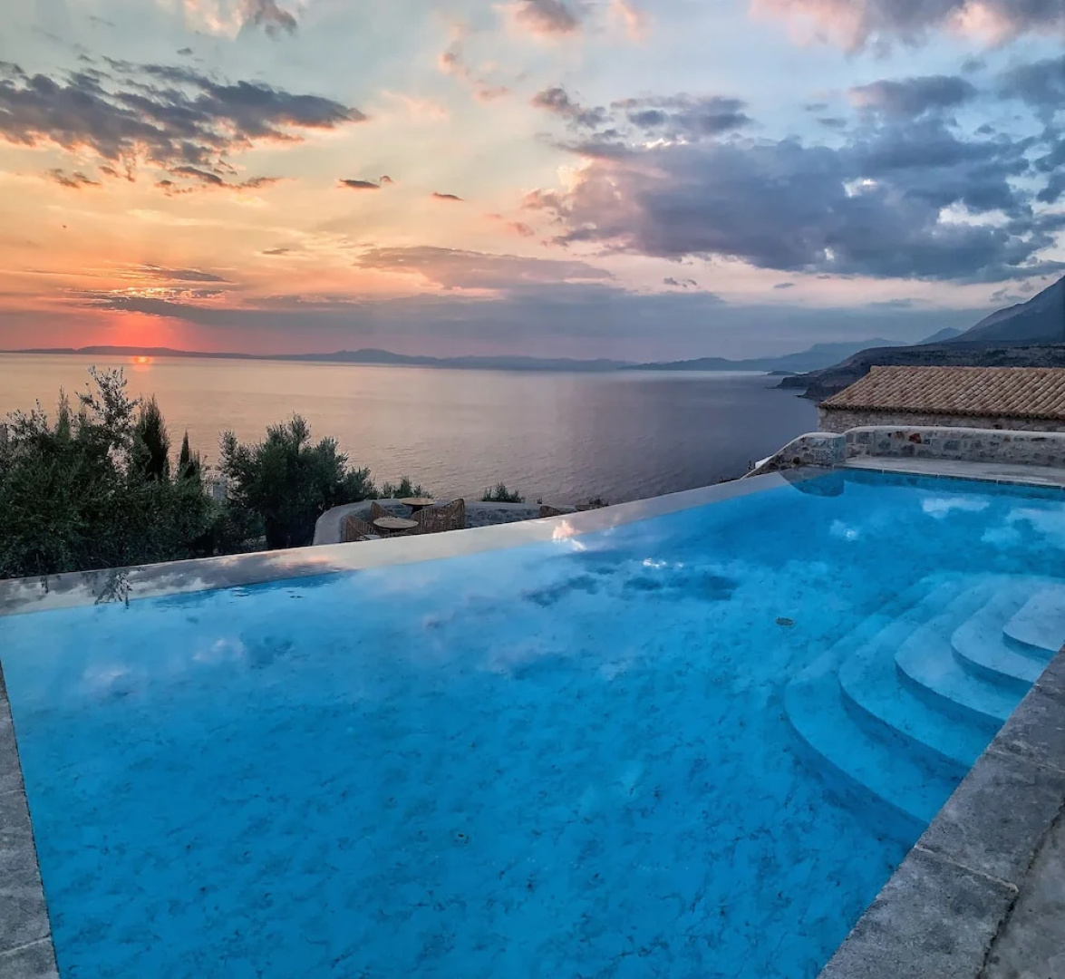 Bassa Maina Villas & Suites