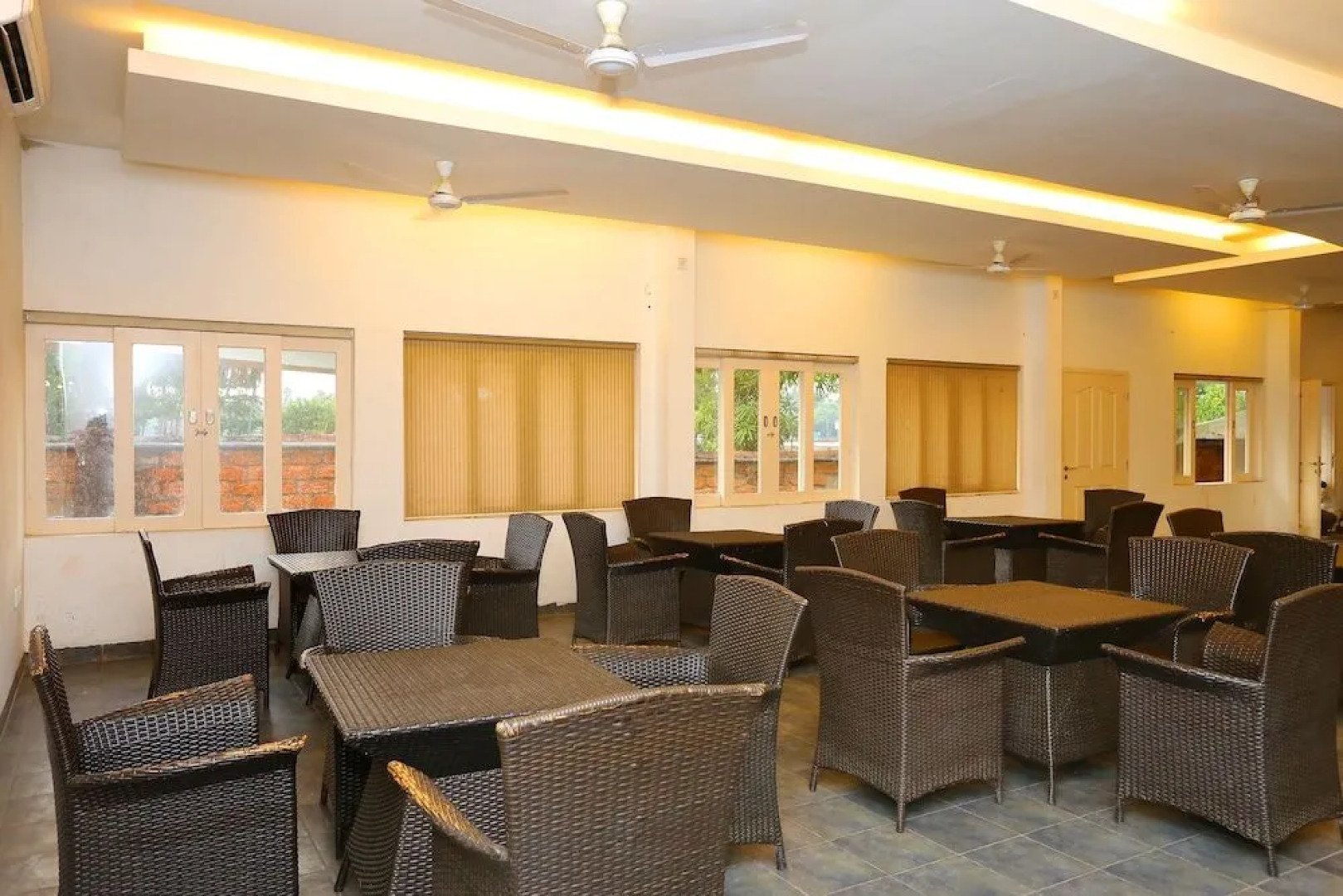 Capital O 29855 Island Inn