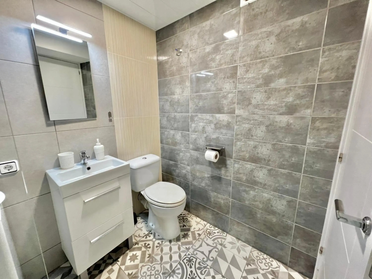 Amazing Badalona Apartment With Terrace