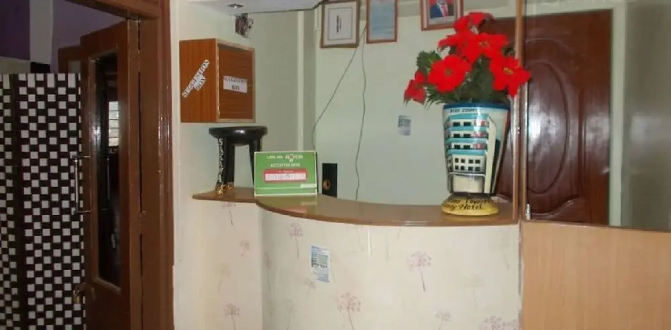 Sakawa Towers County Hotel