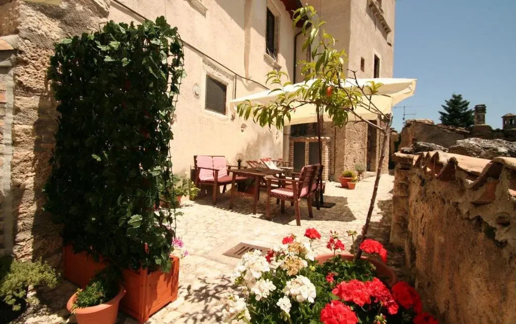 Sotto Il Castello