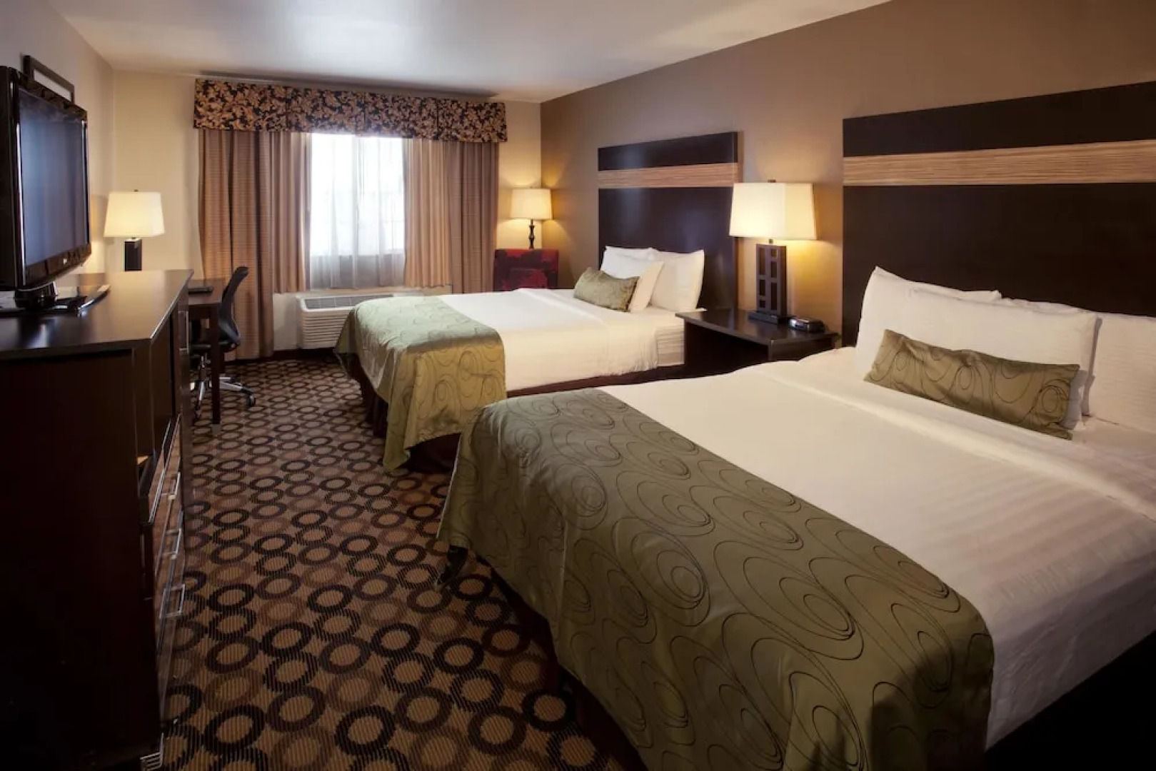 Quality Inn & Suites Emerald Downs