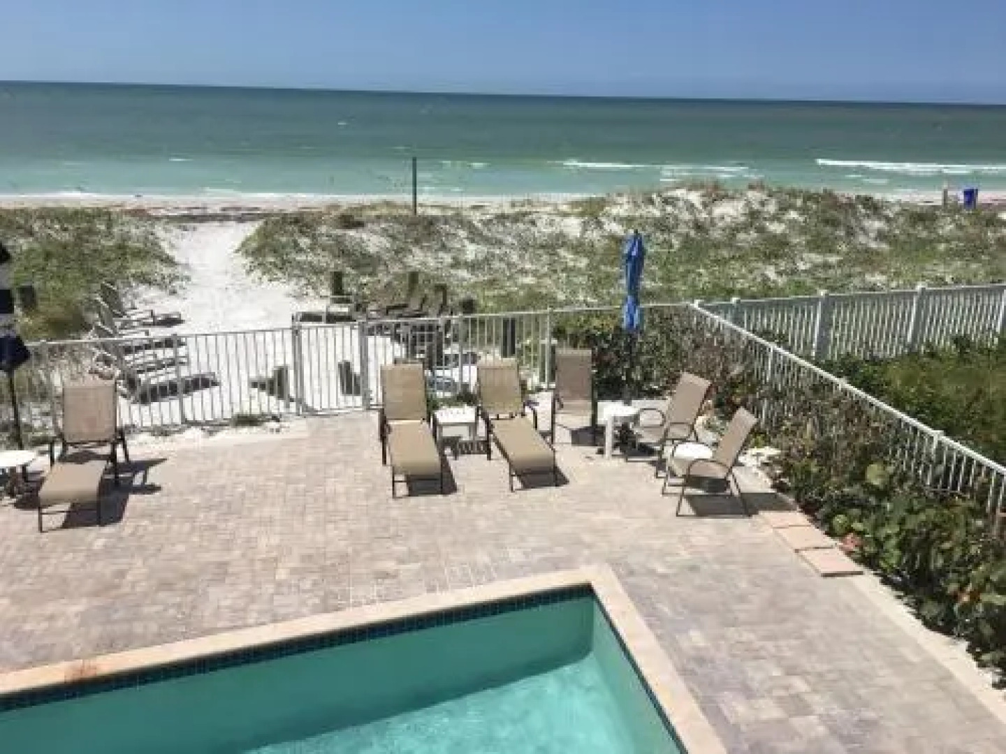 Joyce's Beachfront Suite 3