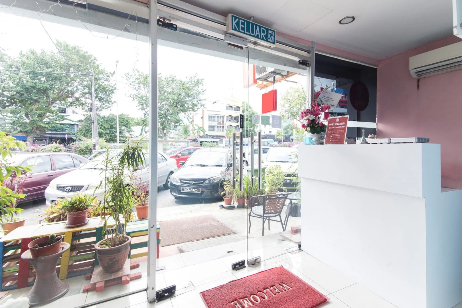 Zen Rooms Colour Hotel