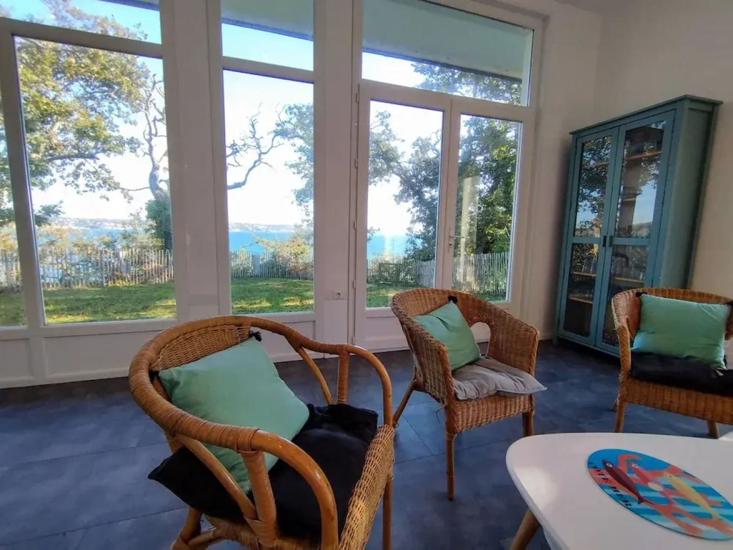 Superb Villa With sea View Near the Beach