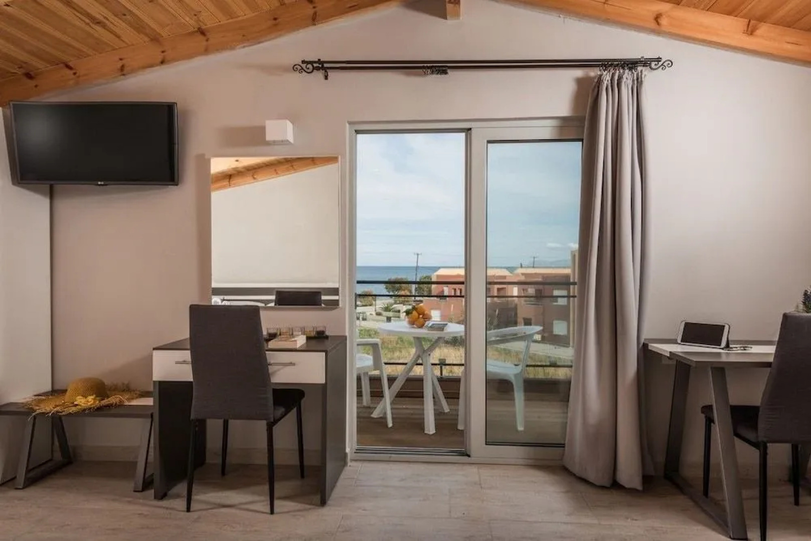 Oliva Beach Studios & Apartments