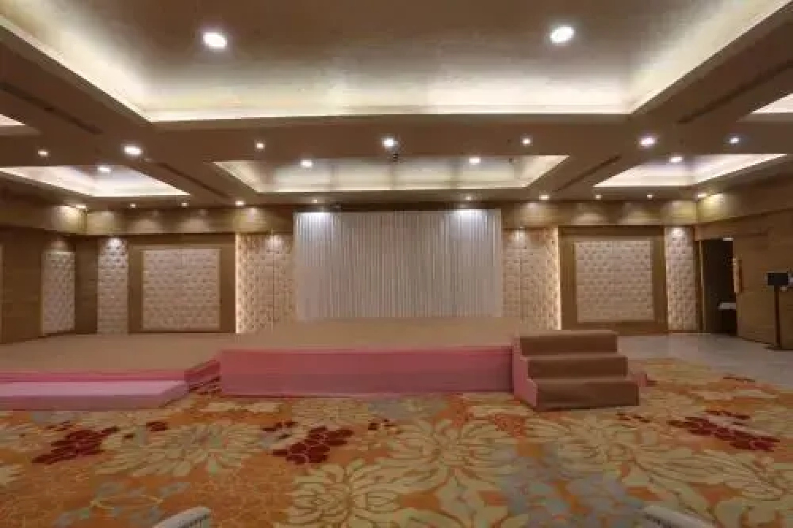 Ymca International Centre Hotel