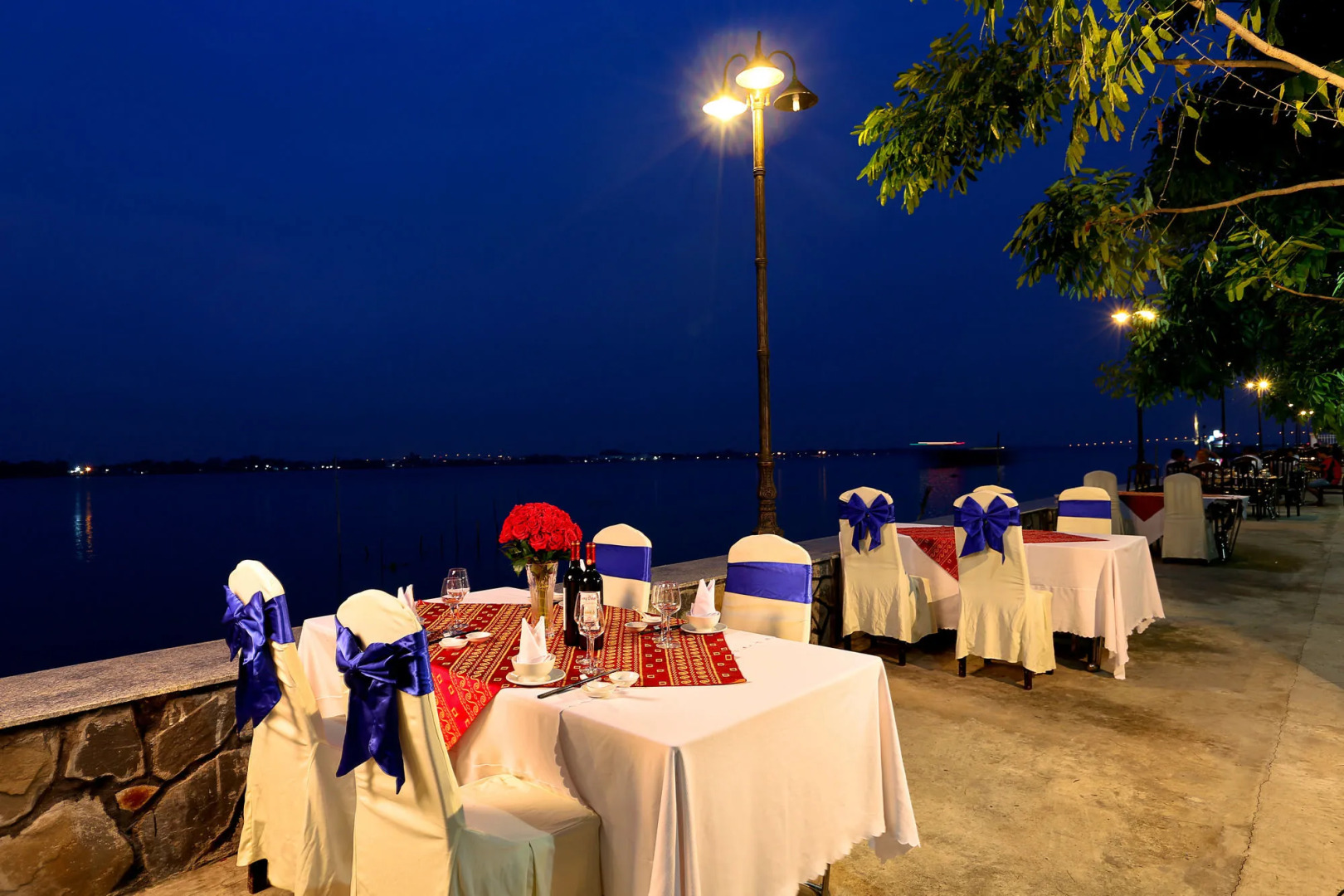 Van Phat Riverside Hotel