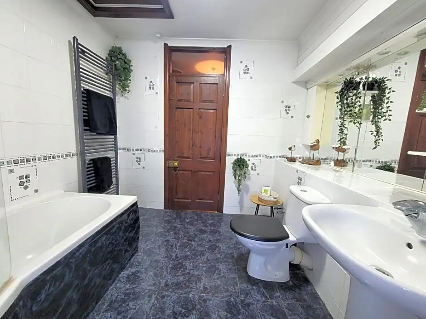 Hideaway Escapes, Farmhouse B&B, Ideal family stay or Romantic break, Friendly animals on our smallholding in a beautiful countr