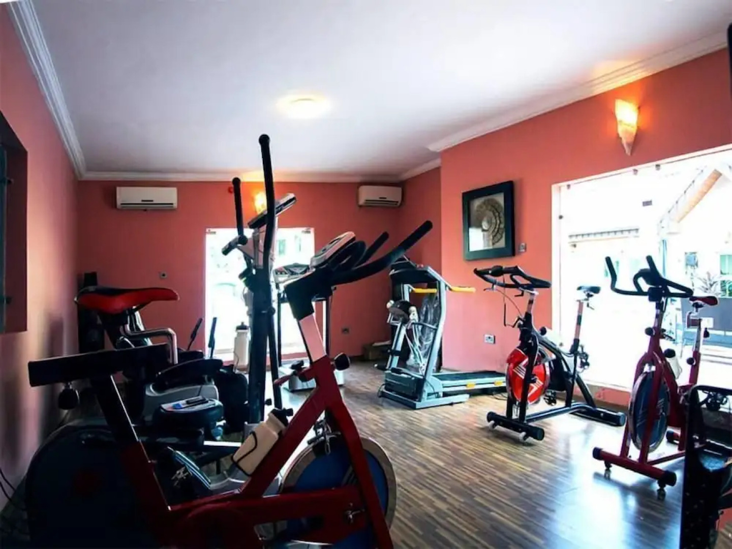 Bleu Ivy Hotel And Suites