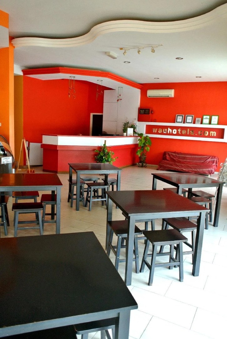 Wau Hotel & Cafe