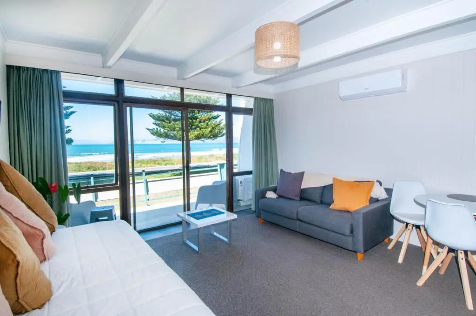 Whispering Sands Motel