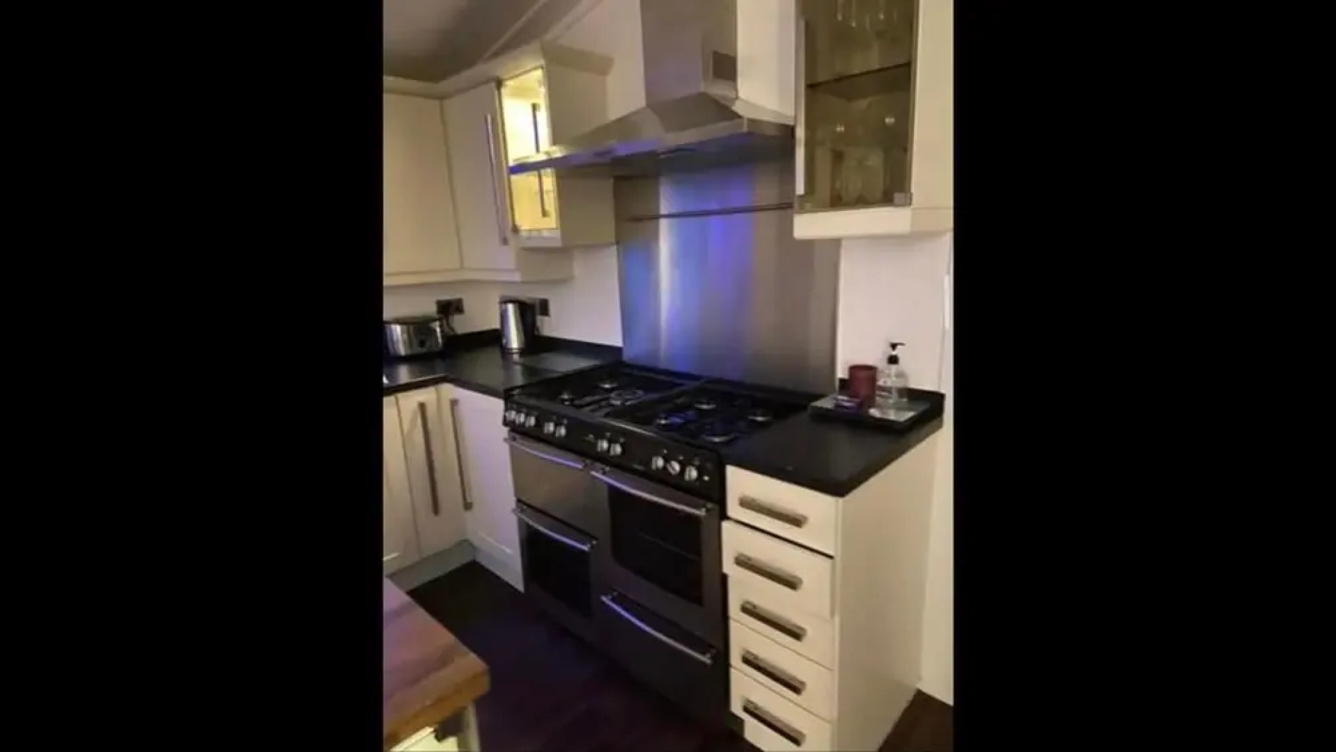 Charming 2-bed Lodge in Pwllheli, North Wales