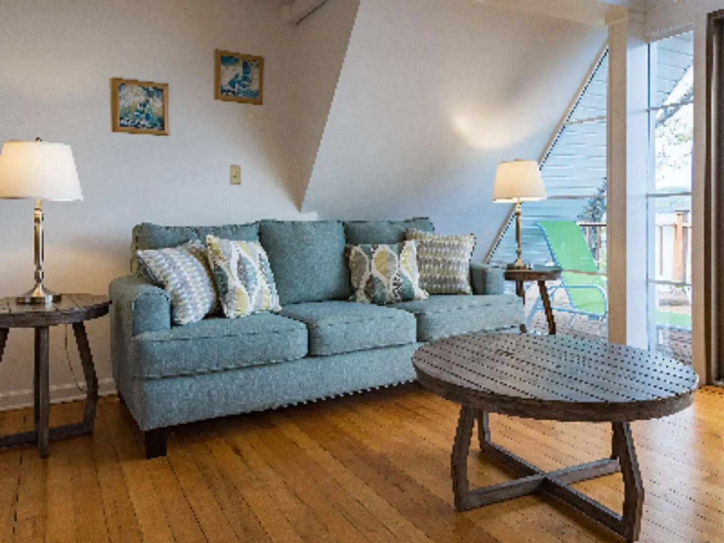 Single Island Shores