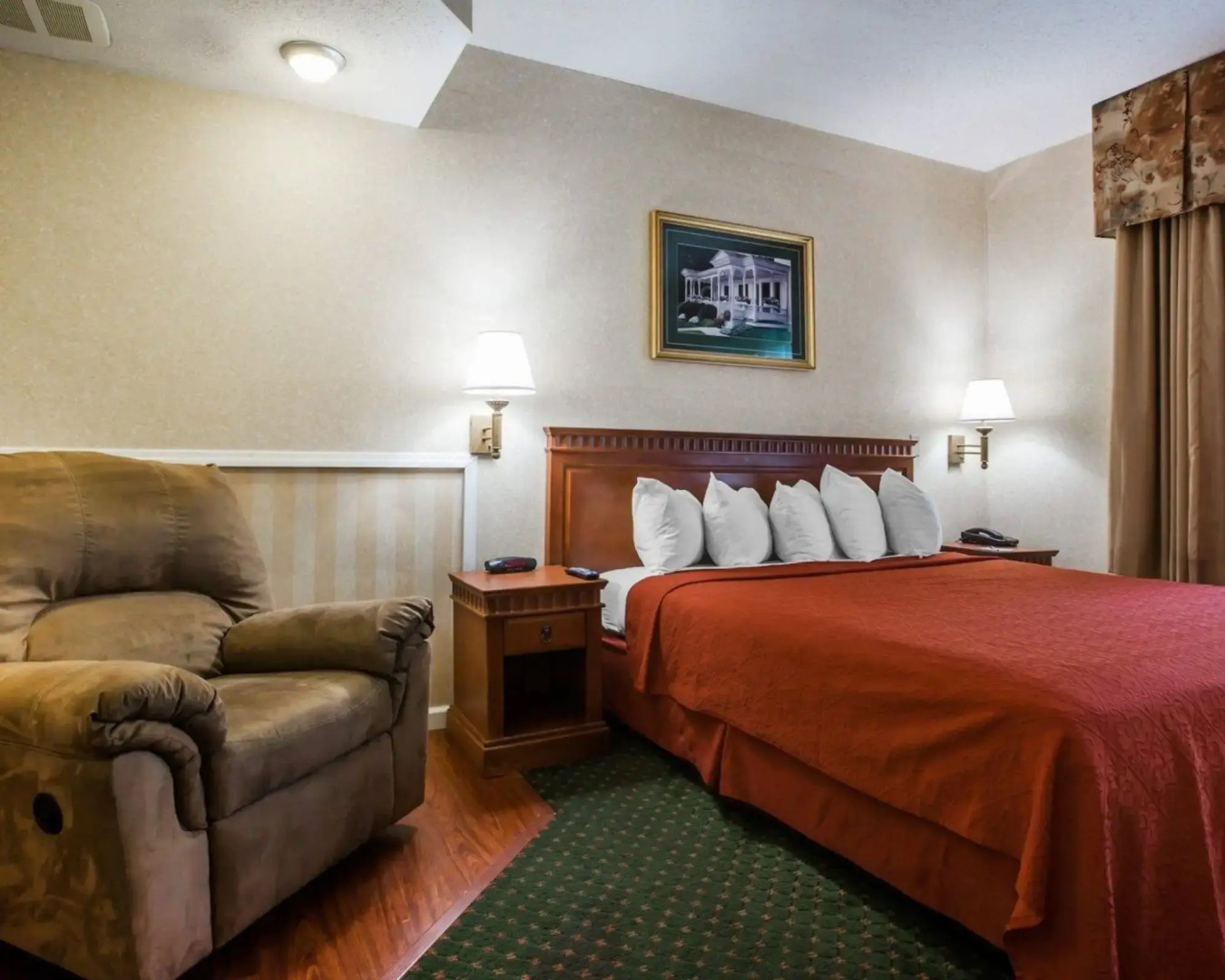 Econo Lodge Glens Falls / Lake George