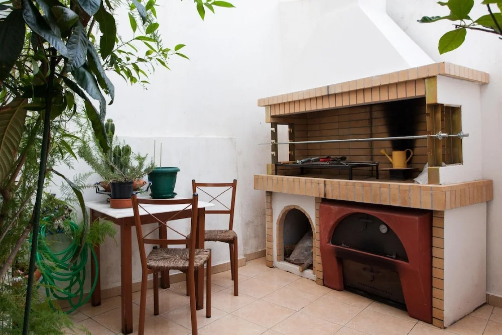 Agatharchou 2 in Athens