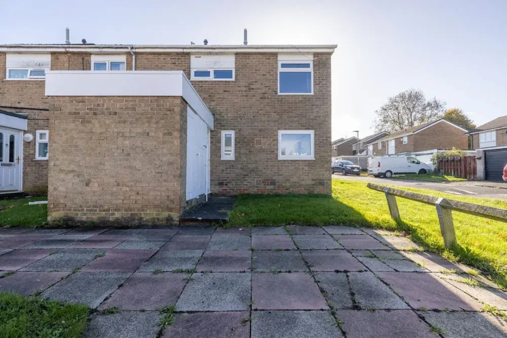 Modern 3 Bed House-free Parking