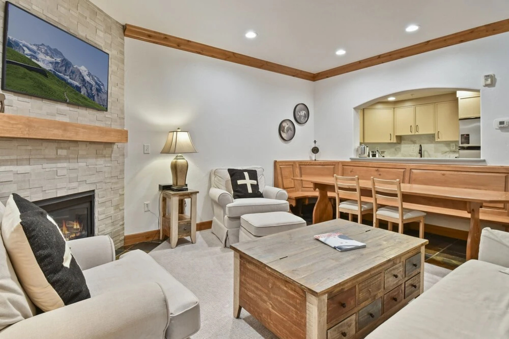 Family Getaway~pool, Tubing, Skiing, & Ice Castles Villa 1002 1 Bedroom Villa by RedAwning