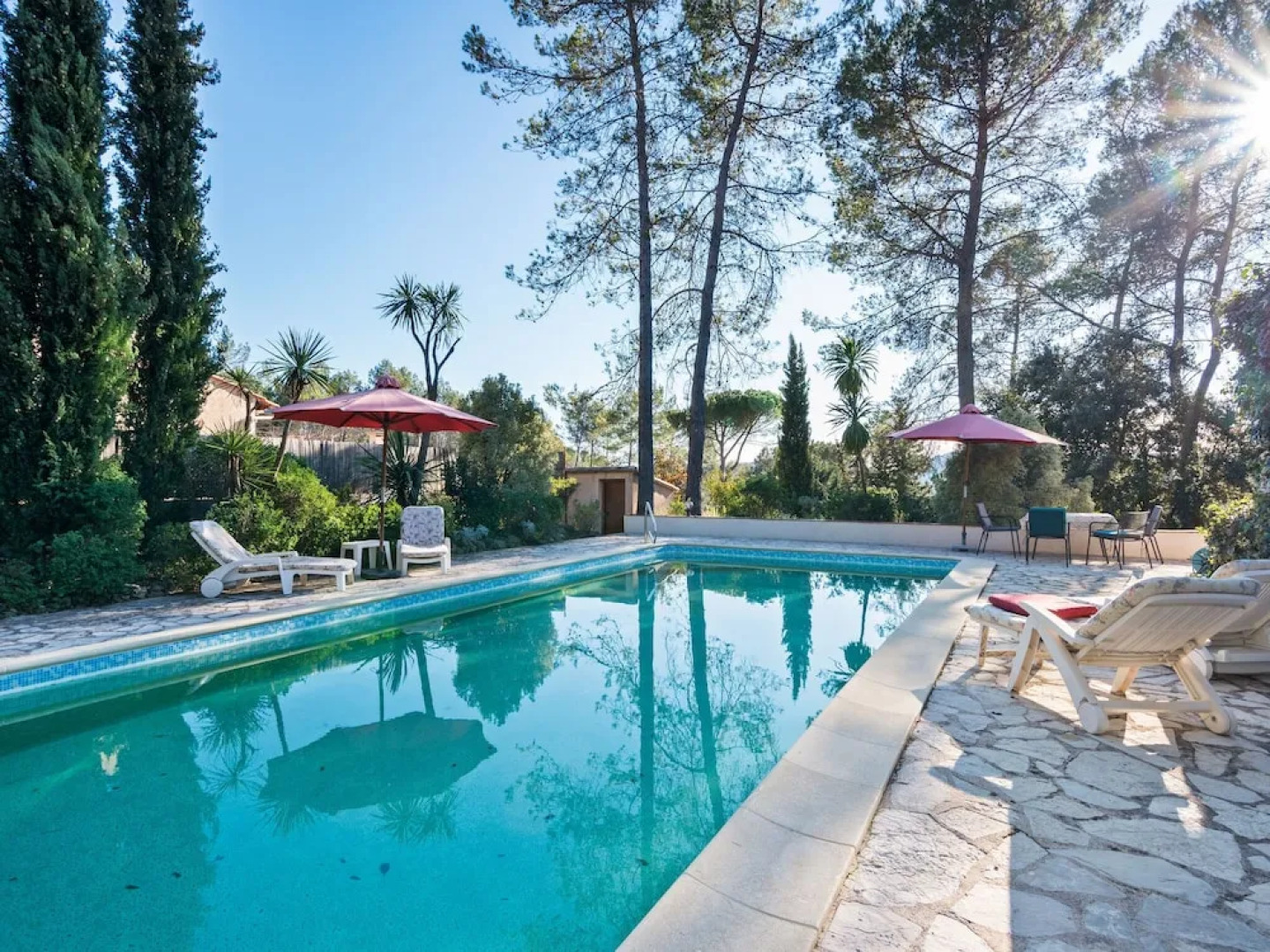 Lavish Villa in Bagnols-en-forêt With Swimming Pool