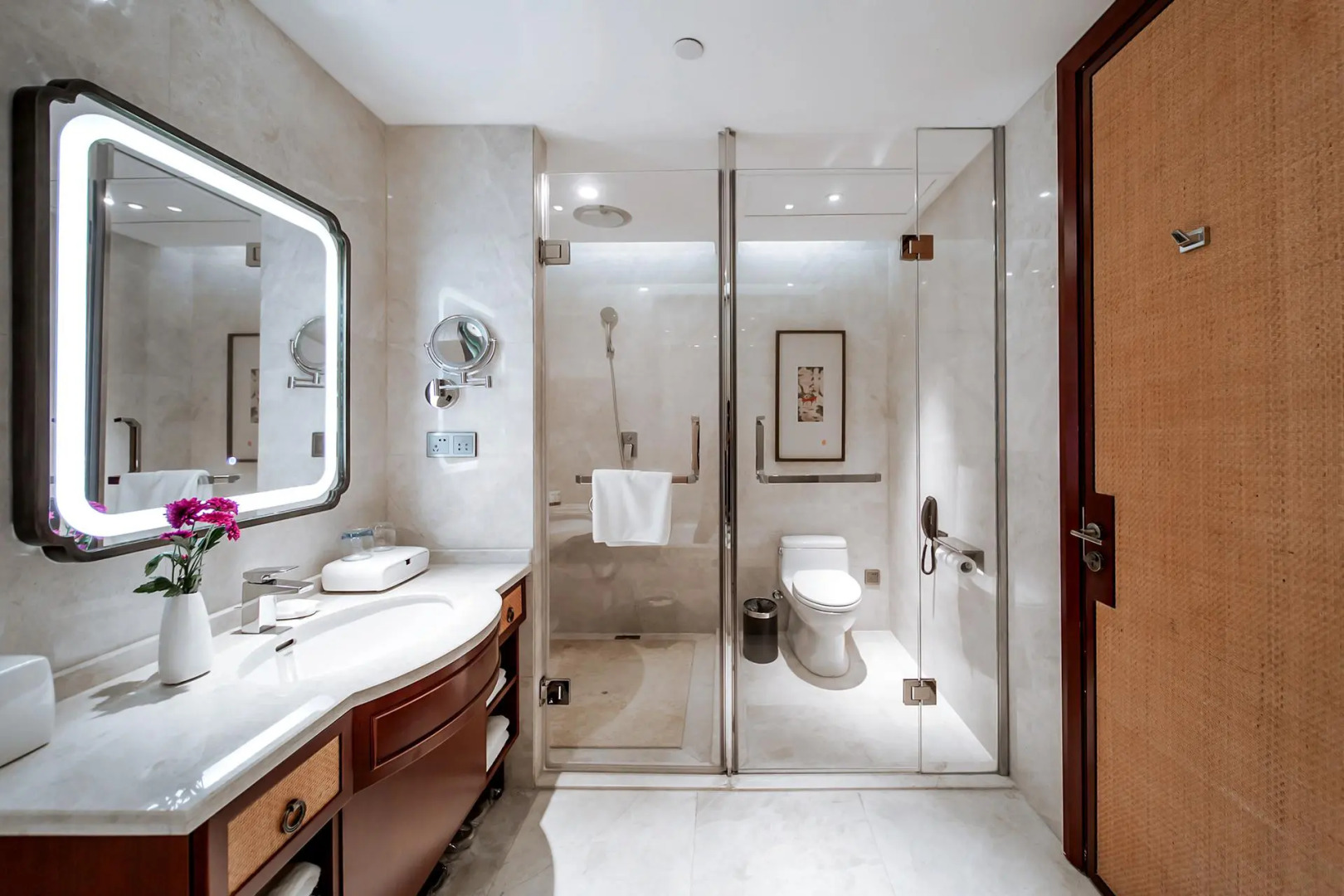 YUN-ZEN Jinling Acrobatics Hotel