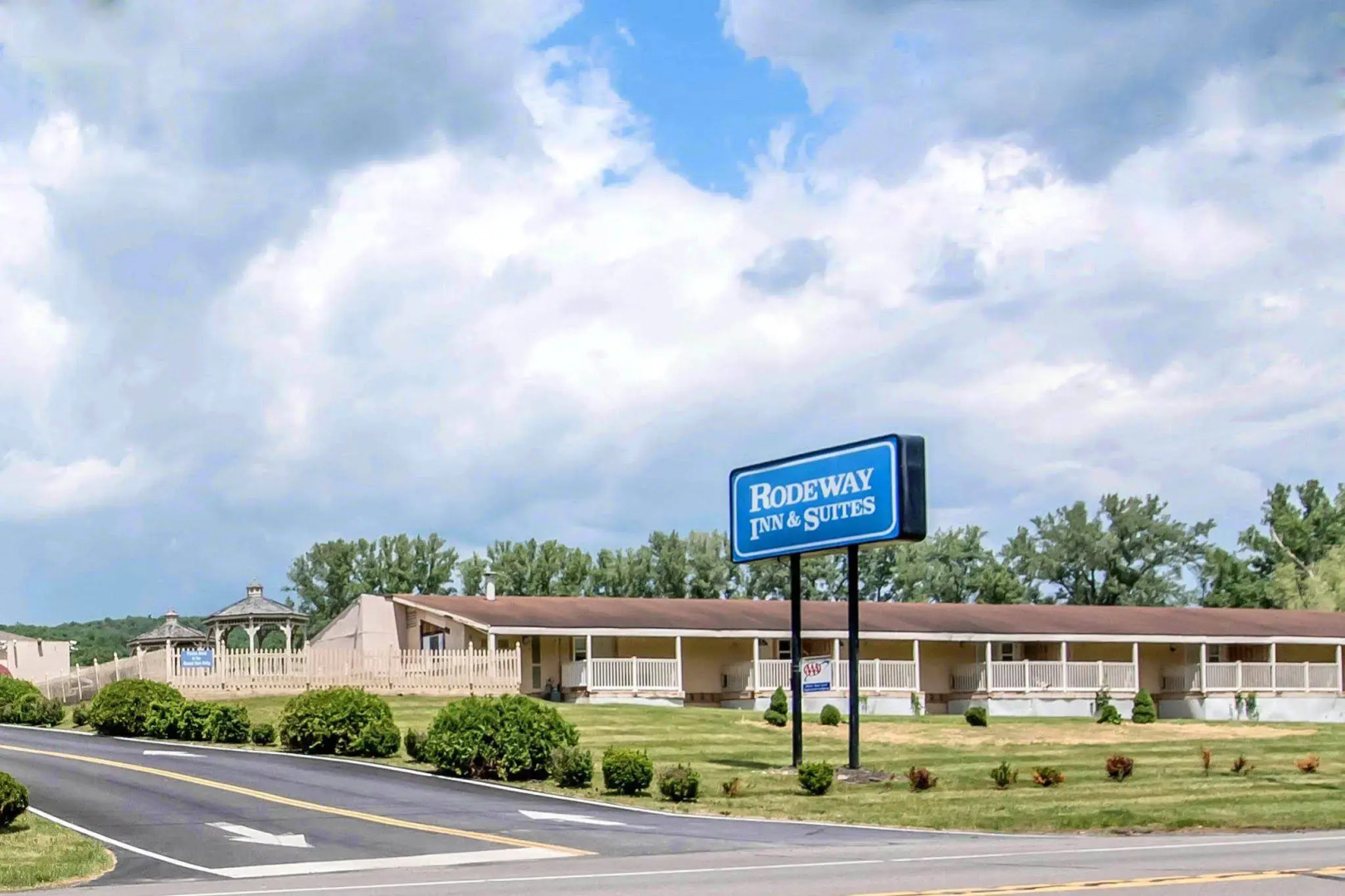 Rodeway Inn & Suites Ithaca South
