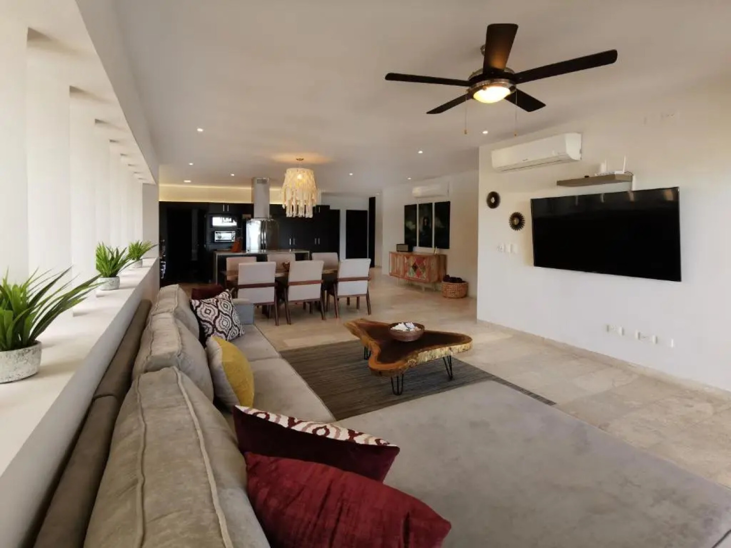 Playa, Selva, Cenotes, Ruinas, Marina todo a 5 km