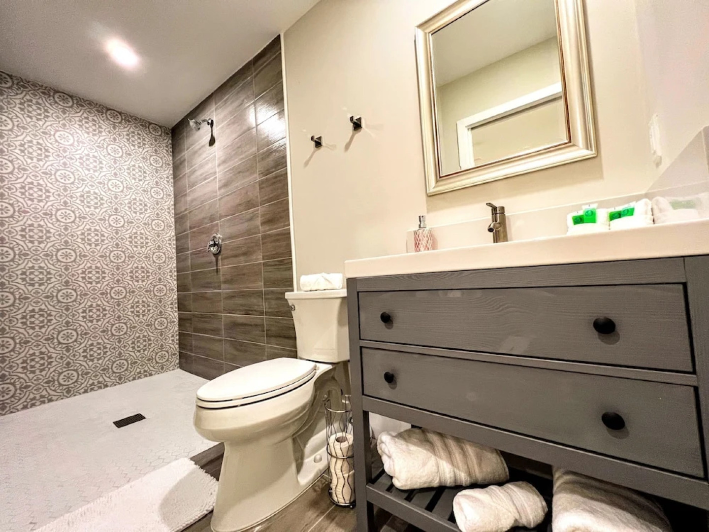 Tiny House in Authentic Japanese Koi Garden in Florida