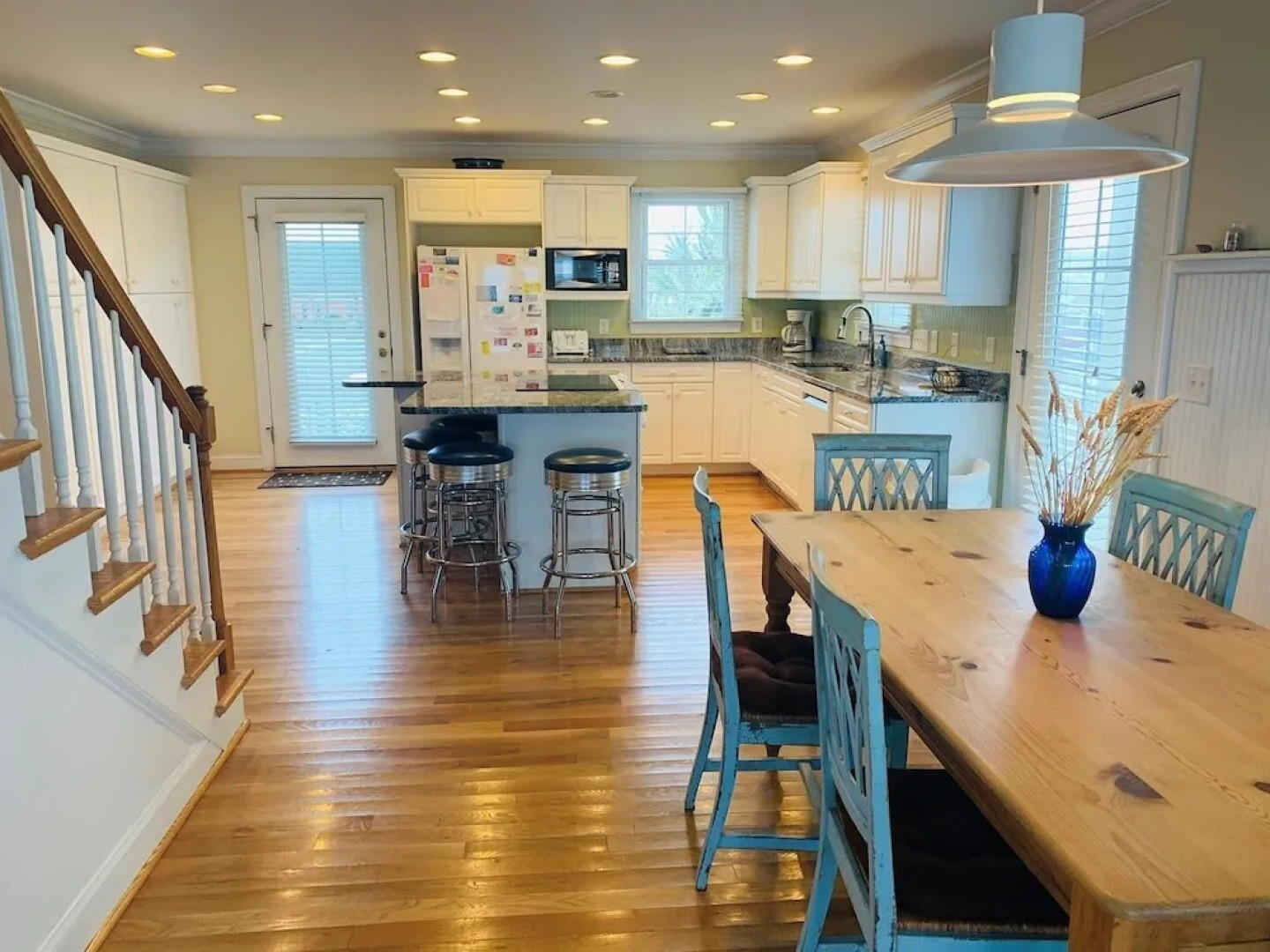 Sweet Dreams Private  4 Bedroom Home by RedAwning